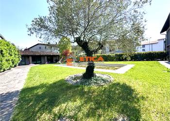 LOC. MISANO GERA D'ADDA - VILLA SINGOLA CON PISCINA E GIARDINO PRIVATO